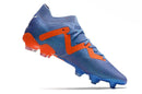 Chuteira Puma Future 7 FG Azul e Laranja com design moderno em azul e laranja para alta performance em campo.