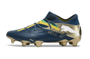 Chuteira Puma Future 7 FG - NJR com design azul e detalhes em dourado, ideal para velocidade e controle no futebol.