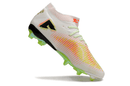 Chuteira Puma Future 8 FG - Branca e Laranja, ideal para velocidade e controle no futebol.