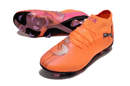 Chuteira Puma Future 8 FG - Laranjada e Rosa com design inovador para desempenho em campo.