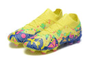 Chuteira Puma Future Ultimate FG Amarela e Azul vista lateral com design vibrante e cores chamativas