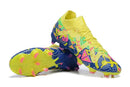 Chuteira Puma Future Ultimate FG Amarela e Azul em destaque com design vibrante e sola FG.