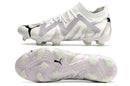 Chuteira Puma Future Ultimate FG Branca, design inovador para desempenho em campo.