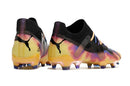Chuteira Puma Future Ultimate FG Preta e Amarelo com design vibrante e confortável, ideal para desempenho em campo.