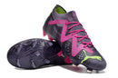 Chuteira Puma Future Ultimate FG Roxa em fundo branco, destacando design e solado FG.