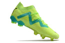 Chuteira Puma Future Ultimate FG Verde em destaque, com design inovador, ideal para desempenho em campo.