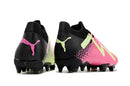 Chuteira Puma Future Ultimate FG Verde, Rosa e Preta com design vibrante e tecnologia avançada.