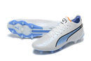 Chuteira Puma King Ultimate FG Branca e Azul com design elegante e tecnologia avançada