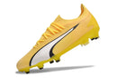 Chuteira Puma Ultra Ultimate FG Amarela em destaque, ideal para velocidade e controle no campo.
