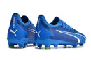 Chuteira Puma Ultra Ultimate FG Azul vista traseira com design aerodinâmico e solado de alta performance.