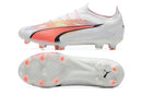 Chuteira Puma Ultra Ultimate FG Branca e Rosa com design moderno e sola FG para máxima performance.