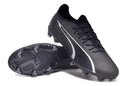 Chuteira Puma Ultra Ultimate FG Preta em preto com design elegante e sola FG para melhor aderência.