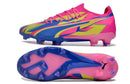 Chuteira Puma Ultra Ultimate FG Rosa e Azul com design arrojado em rosa e azul, ideal para futebolistas.