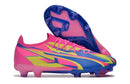 Chuteira Puma Ultra Ultimate FG Rosa e Azul com design arrojado e estrutura leve para futebol