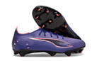 Chuteira Puma Ultra Ultimate FG Roxa "Carbon Pack" com design leve e curva para desempenho em campo.