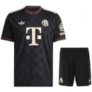 Conjunto Infantil Bayern de Munique terceiro preto 2025/26 com camiseta e short, estilo moderno e confortável.