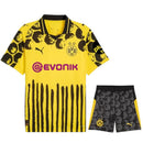 Conjunto Infantil Borussia Dortmund amarelo COPA DO MUNDO 2025/26, camisete e shorts para jovens torcedores.