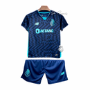Conjunto infantil FC Porto azul terceiro equipamento 2024/25 da OLYMPIC STORE.