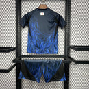 Conjunto Infantil Japão com design moderno em azul, composto por camiseta e shorts, ideal para crianças.