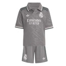 Conjunto Infantil Real Madrid Third 24/25 em cinza, camiseta e shorts, edição especial para crianças, conforto e estilo.