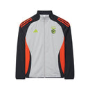 Corta-Vento Benfica com design moderno e cores vibrantes, disponível na OLYMPIC STORE para a temporada 24/25.