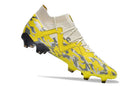 Chuteira Puma Future Ultimate FG Amarela com design vibrante e sola FG para aderência em campos naturais.