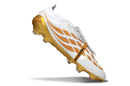 Chuteira Adidas Predator Elite FG 26 - "Finishers Steel" Branca e Dourada com design sofisticado