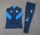 Conjunto FC Porto 24/25 Olympic: camisola e calças de futebol com estilo, ideal para torcedores e amantes do esporte.