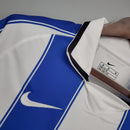 Camisola FC Porto Home 03/04 Retro Branco com detalhes em azul e logotipo da Nike.
