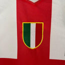 Emblema da seleção italiana em camisa do Inter de Milão Away 07/08 Retro, destacando as cores verde, branco e vermelho.