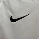Logotipo da Nike em camiseta branca da Inter de Milão Away 07/08 Retro.