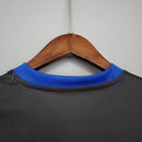 Colarinho da camisa Inter de Milão Home 08/09 Retro, detalhe na cor azul.