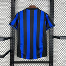 Camisa Inter de Milão Home 98/99 Retro, design preto com listras azuis, vista traseira.