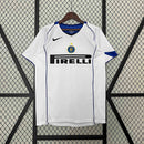 Camisa Inter de Milão away 04/05 Retro com detalhes em azul e logo da Pirelli