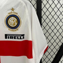 Inter de Milão Away 07/08 Retro, com detalhes em vermelho e logo 100 anos, ideal para colecionadores.