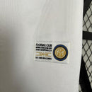 Emblema do Inter de Milão na camisa Retro 07/08, comemorando 100 anos do clube.