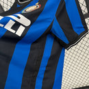 Camisa do Inter de Milão Home 09/10 Retro com design azul e preto, detalhes do escudo e logo.