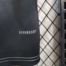 Detalhe da camisolas Juventus Home 19/20 Retro mostrando a tecnologia AEROREADY no tecido.