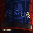 Detalhe das bordas do uniforme Lendas do Barcelona "El Pistolero