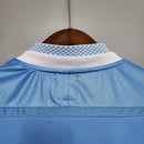 Detalhe das costas da camisa Manchester City Home 11/12 Retro, destacando o tecido e a gola.