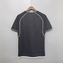 Camisa retro Manchester United Home 00/02 vista traseira, ideal para fãs do time.