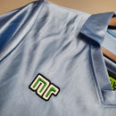 Camisolas Napoli Home 90/91 Retro com detalhes em azul e bordado moderno na parte frontal.