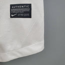 Detalhe da etiqueta da camisola Portugal Away 2012 Retro com selo AUTÊNTICO da Nike.