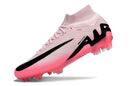 Nike Mercurial Superfly 9 FG - Rosa com design leve e rápido para futebol, ideal para acelerações explosivas.