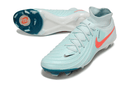 Nike Phantom Luna Elite FG - Branca e azul - Pack Mad Energy, chuteiras de futebol com design moderno e tecnologia avançada.