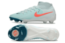 Nike Phantom Luna Elite FG - Branca e azul - Pack Mad Energy, chuteira de futebol com design arrojado e avançada tecnologia.