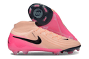 Nike Phantom Luna Elite FG - Rosa e Preta - Pack Prism em destaque, chuteira de futebol inovadora e estilosa.