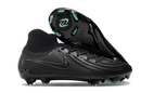 Nike Phantom Luna Elite NU FG Preta "Black Pack" com design minimalista e tecnologia avançada.