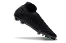 Nike Phantom Luna Elite NU FG Preta "Black Pack" com design elegante e moderno em preto total.