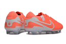 Nike Tiempo Legend 10 FG - Laranja e Branca - Pack Mad Energy, chuteiras vibrantes e modernas.